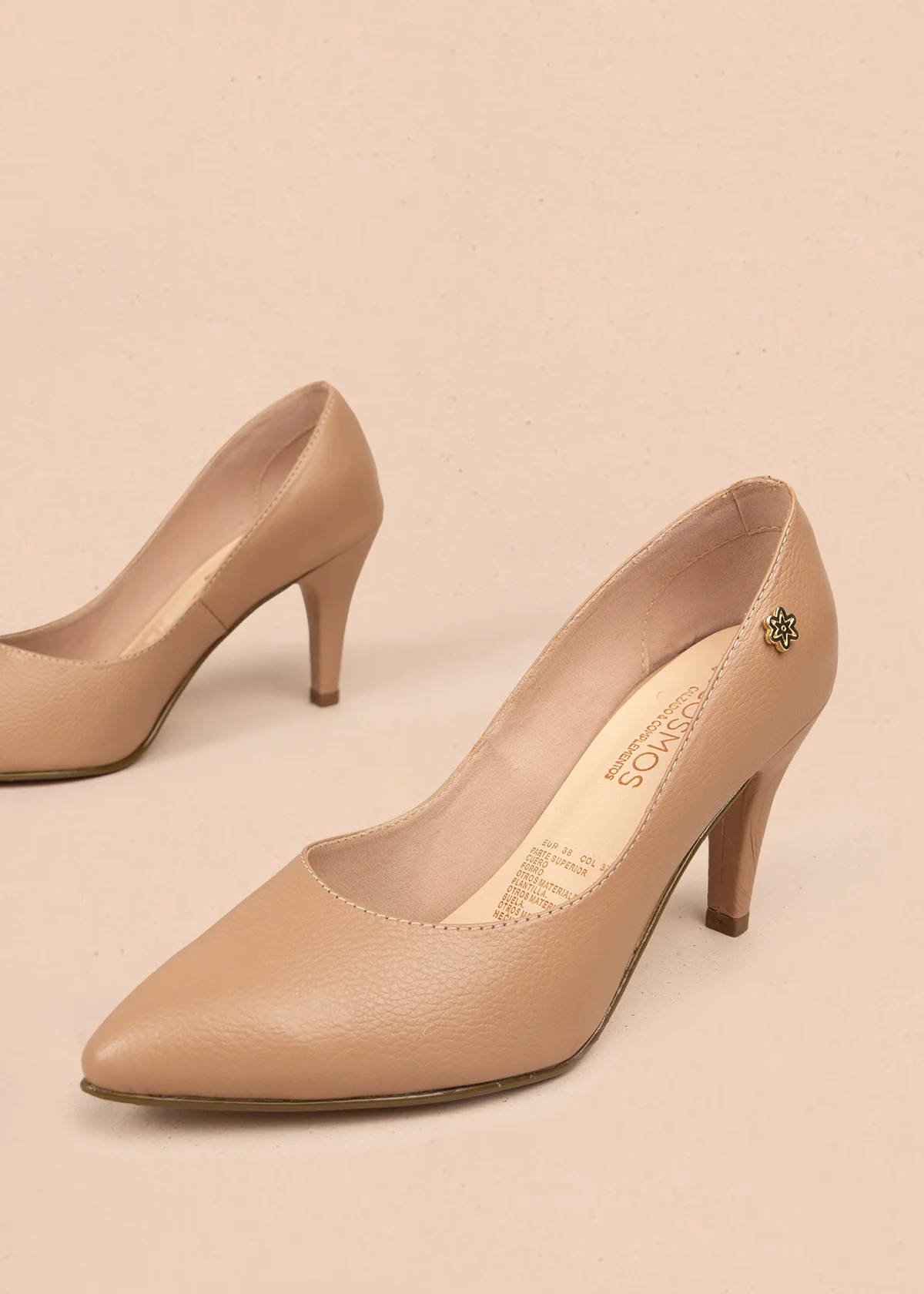 Tacones cerrados color nude con puntilla 106086 - Image 3