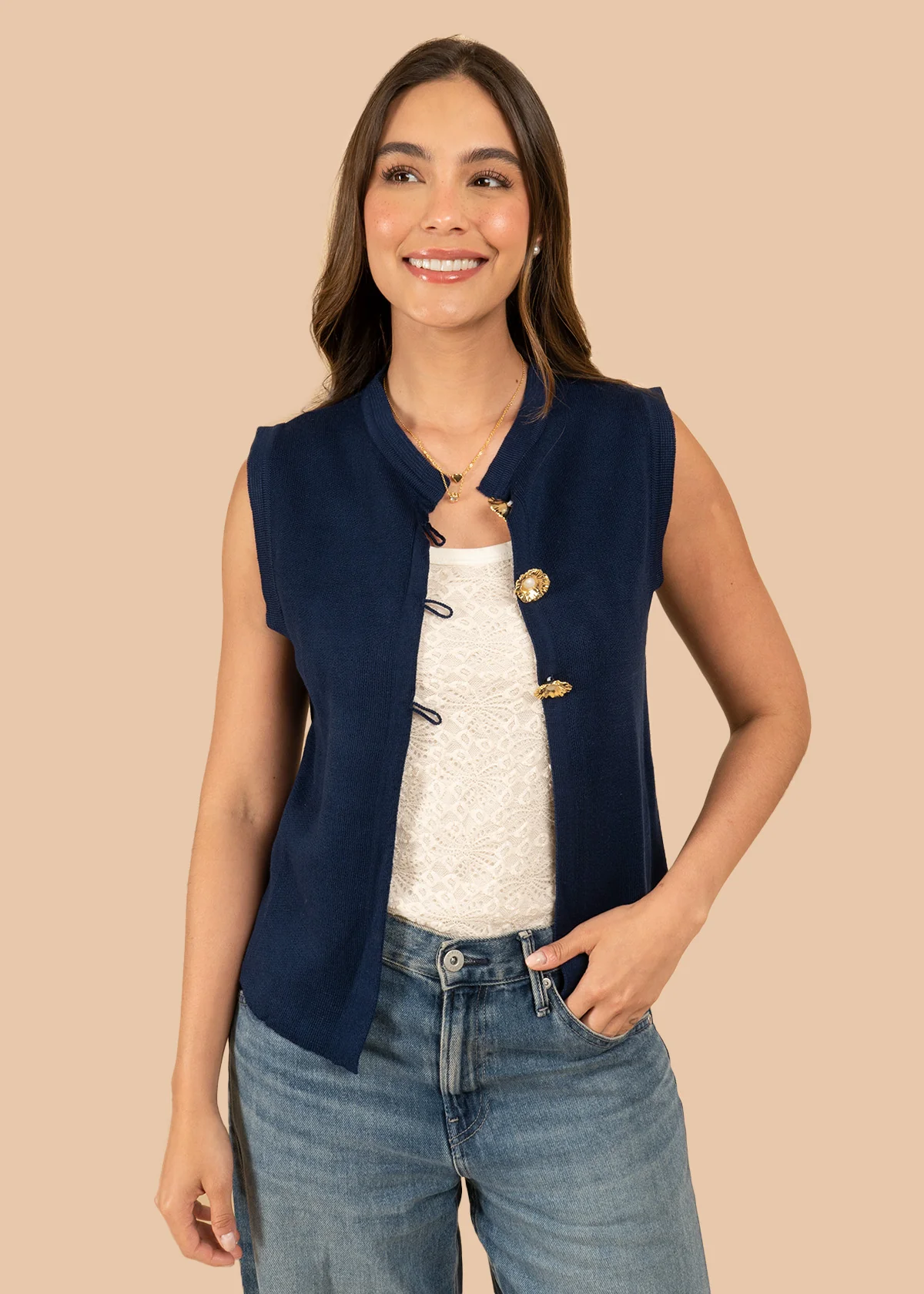 Chaleco tejido color azul con broches dorados 106457 - Image 2