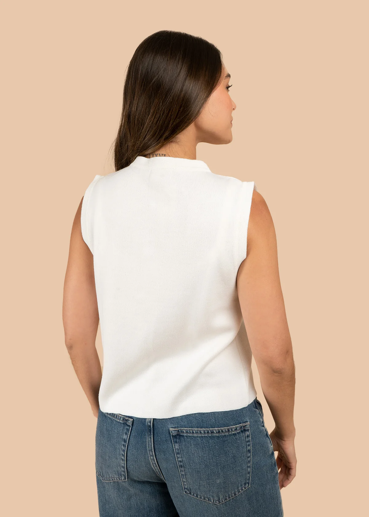 Chaleco tejido color blanco con broches dorados 106457 - Image 5