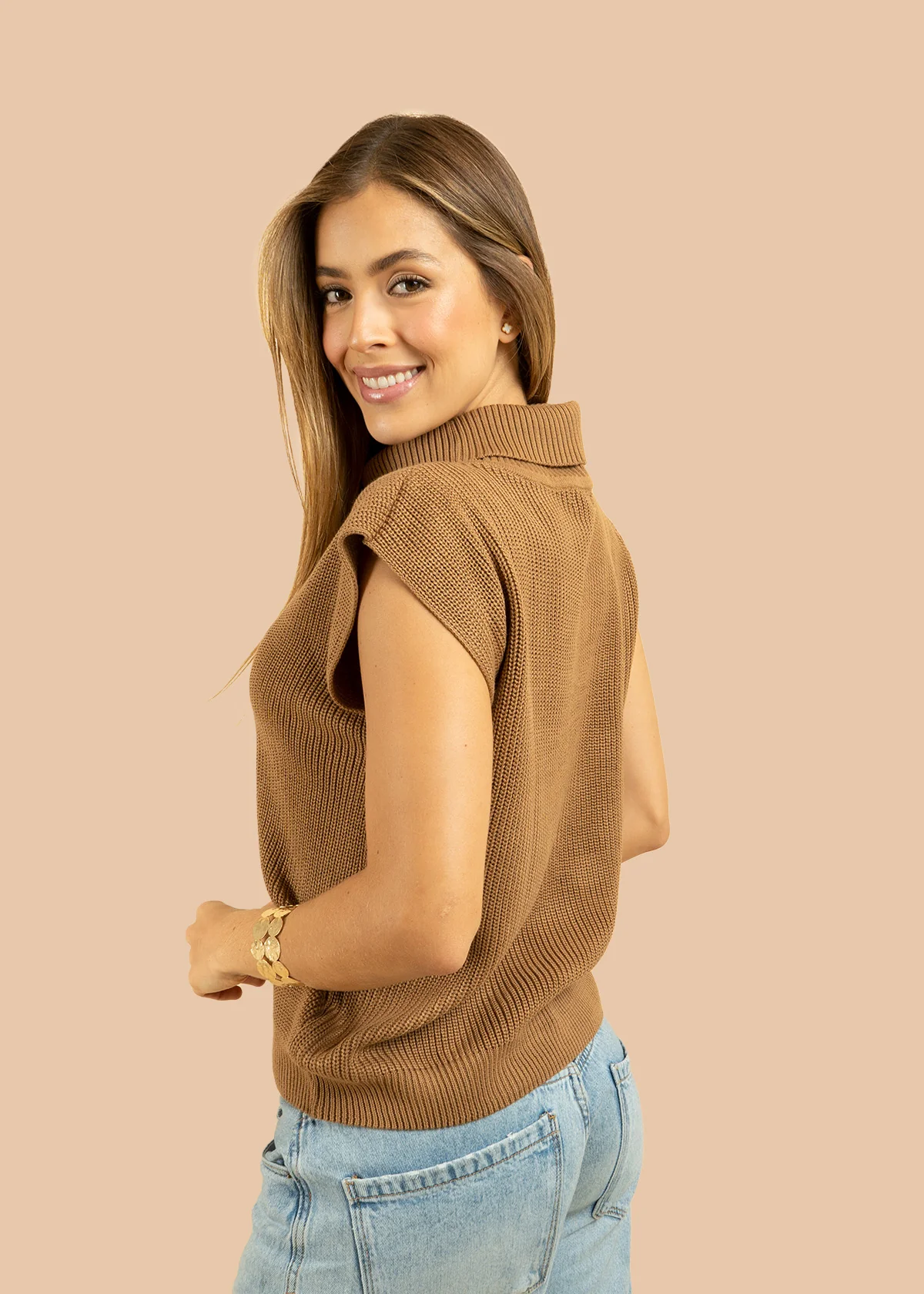 Chaleco tejido color camel con cuello alto 105747 - Image 6