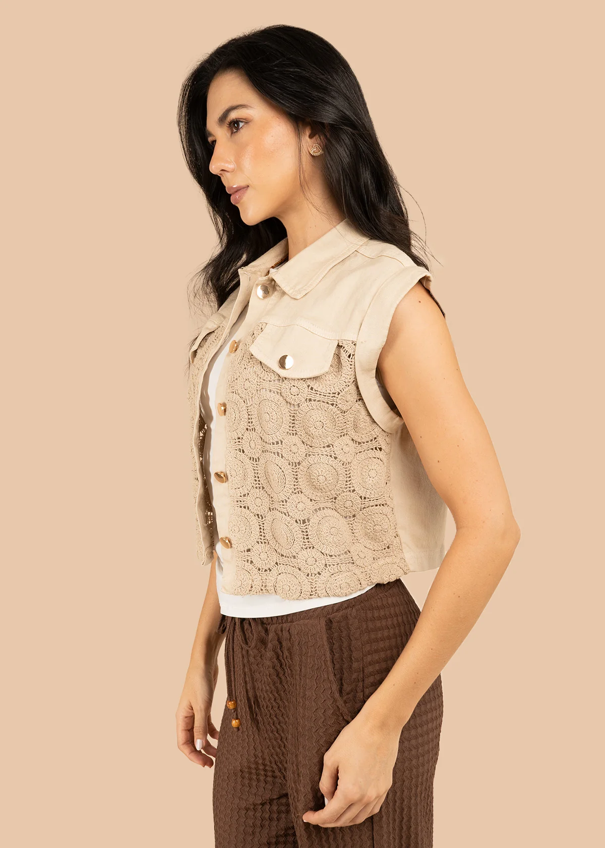 Chaleco color beige en denim y tejido en crochet 106227 - Image 3