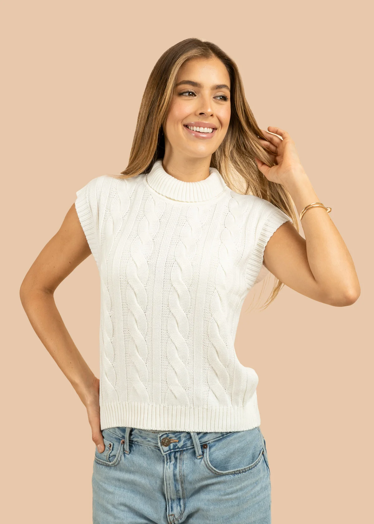 Chaleco tejido color blanco con relieve trenzado 106426 - Image 2