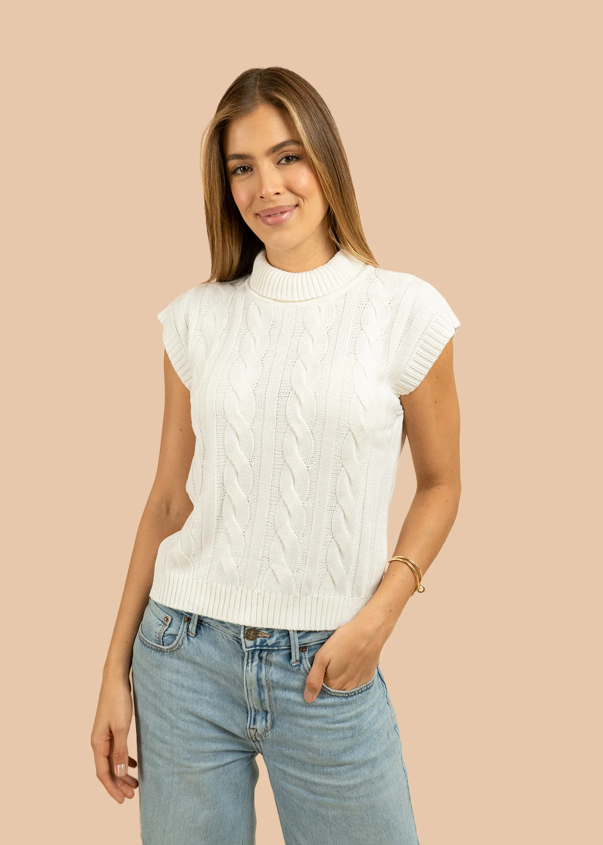 Chaleco tejido color blanco con relieve trenzado 106426 - Image 3