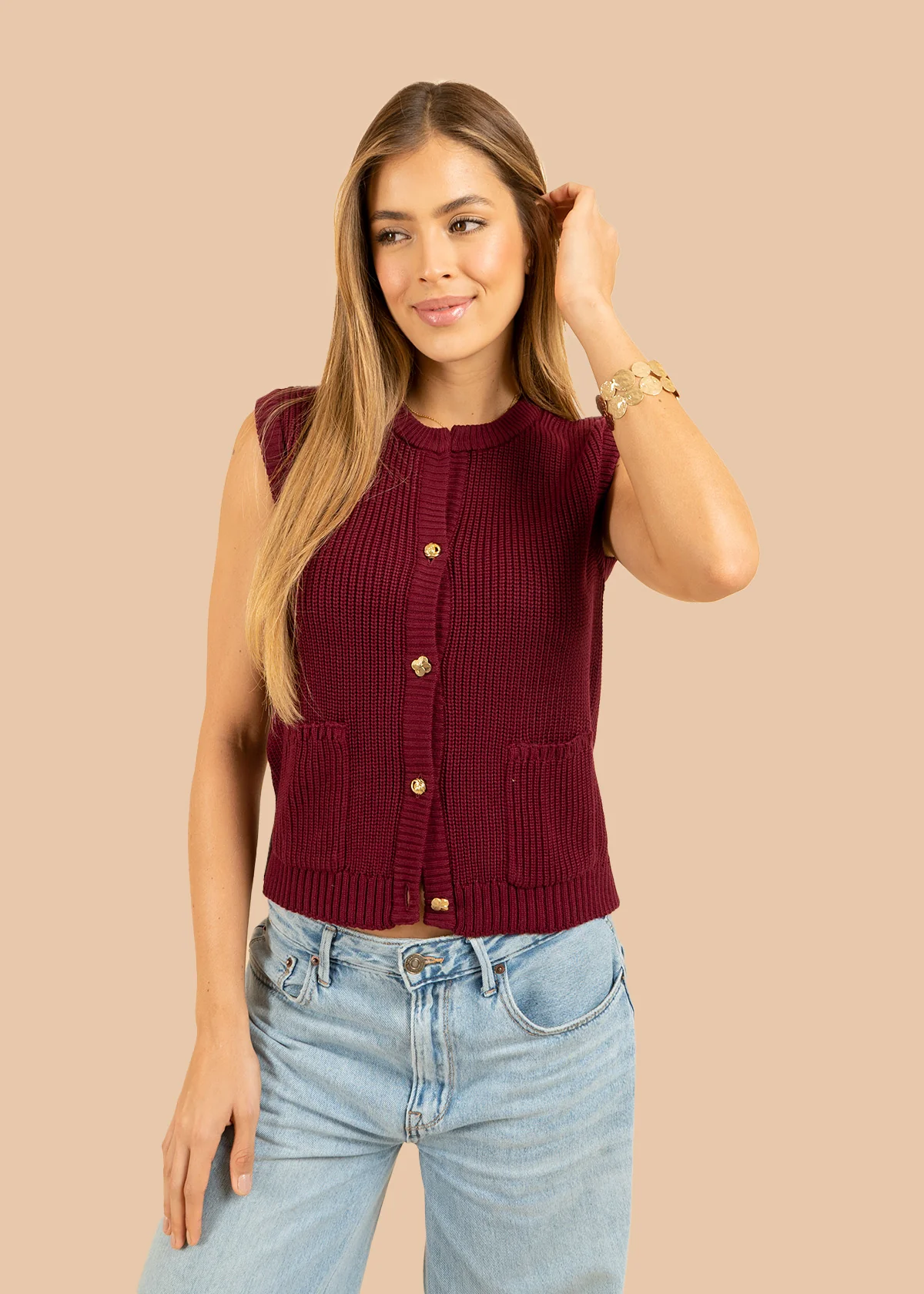 Chaleco tejido color vinotinto con botones dorados frontales 105746 - Image 3