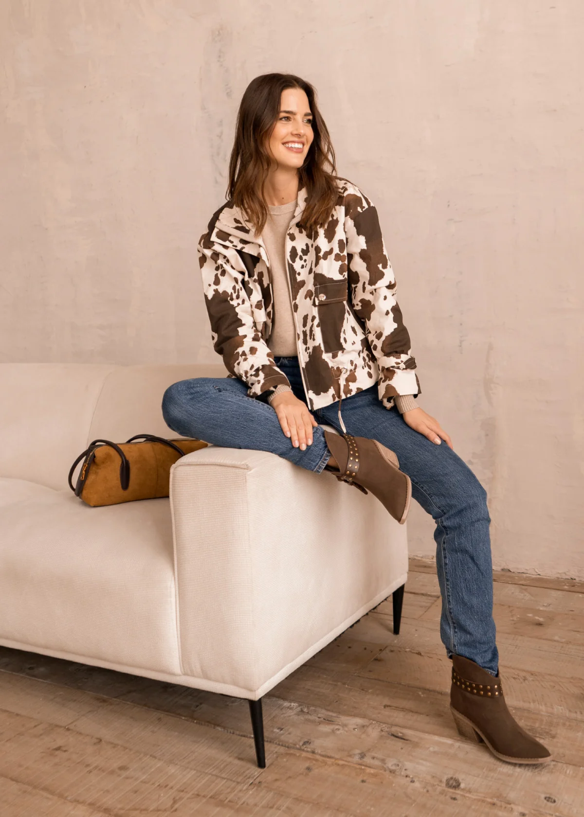 Chaqueta color animal print con cuello alto y bolsillos frontales 106577 - Image 2