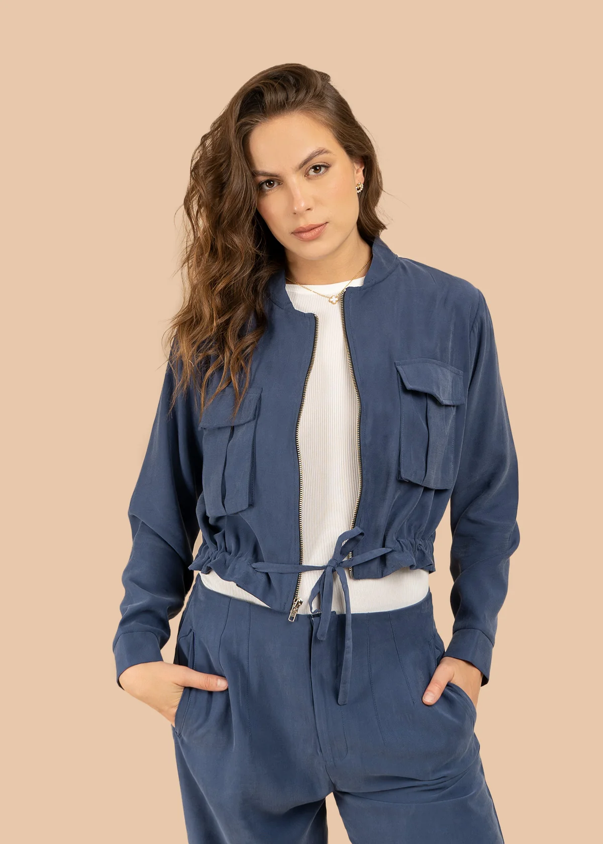 Chaqueta color azul estilo corto con lazo ajustable en cintura 106350 - Image 3