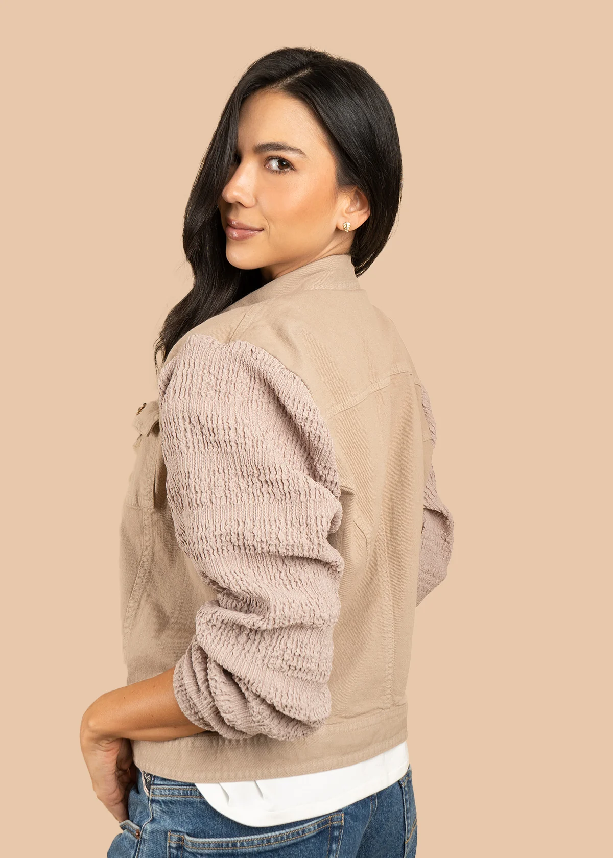 Chaqueta color beige con mangas texturizadas 106385 - Image 2