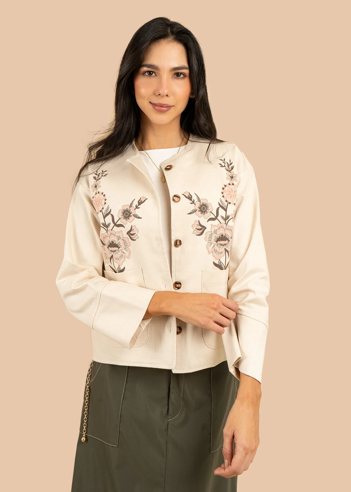 Chaqueta color beige con estampado floral 106580