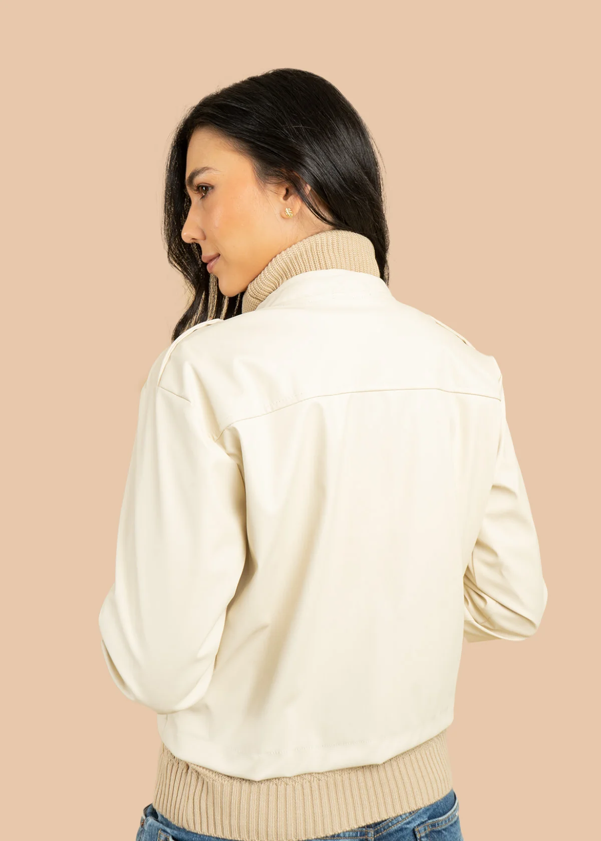 Chaqueta color beige con efecto de cuero 106582 - Image 4