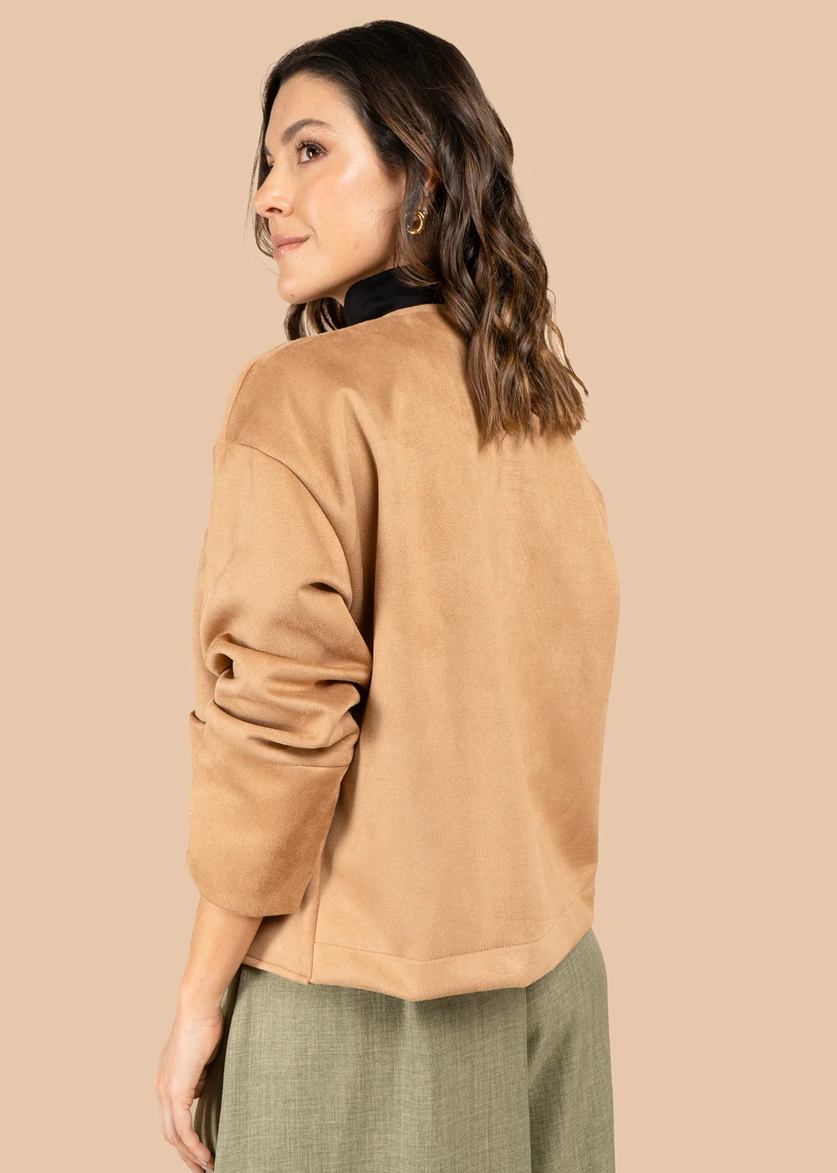 Chaqueta color camel con botones efecto carey 105835 - Image 4