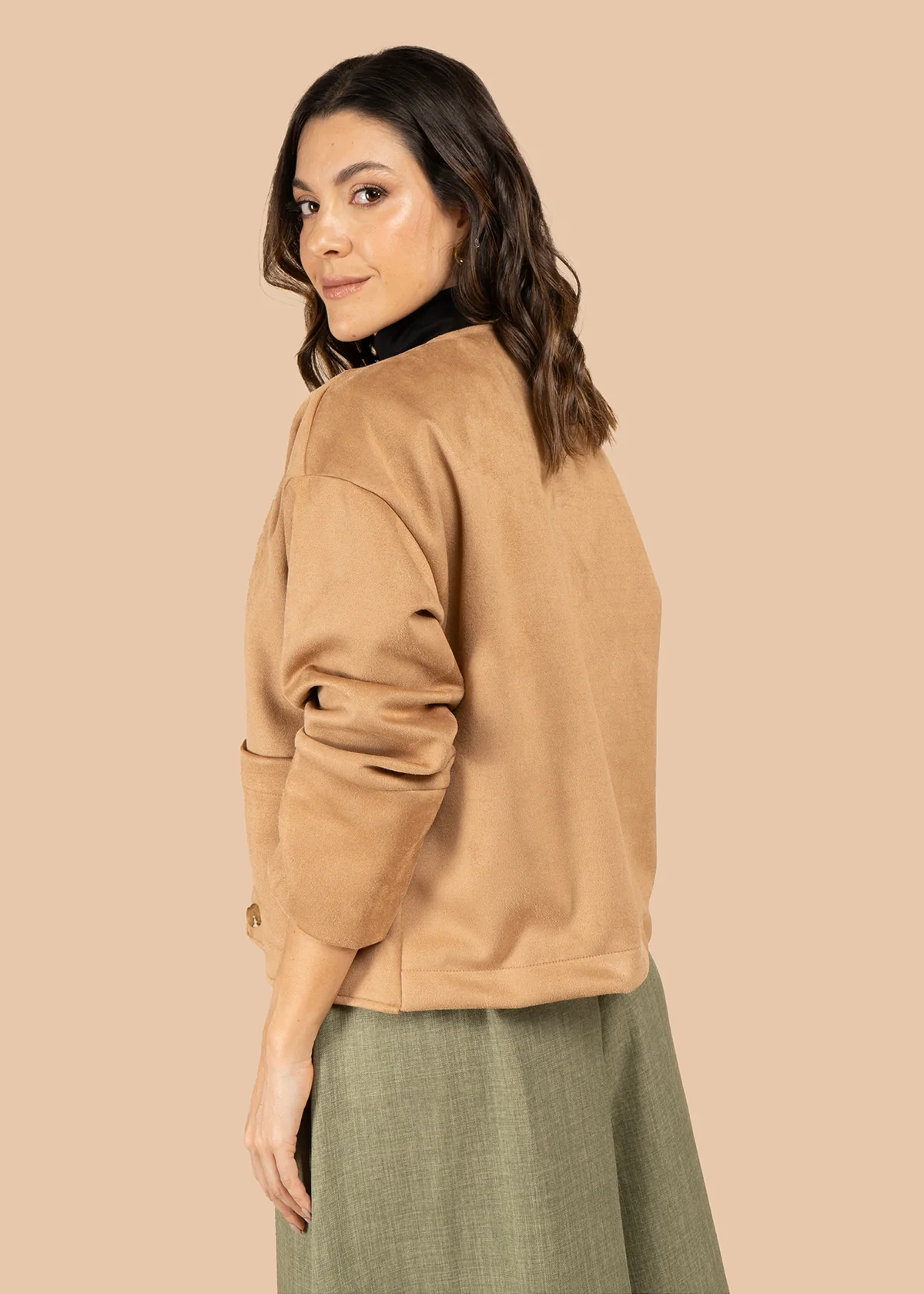 Chaqueta color camel con botones efecto carey 105835 - Image 6