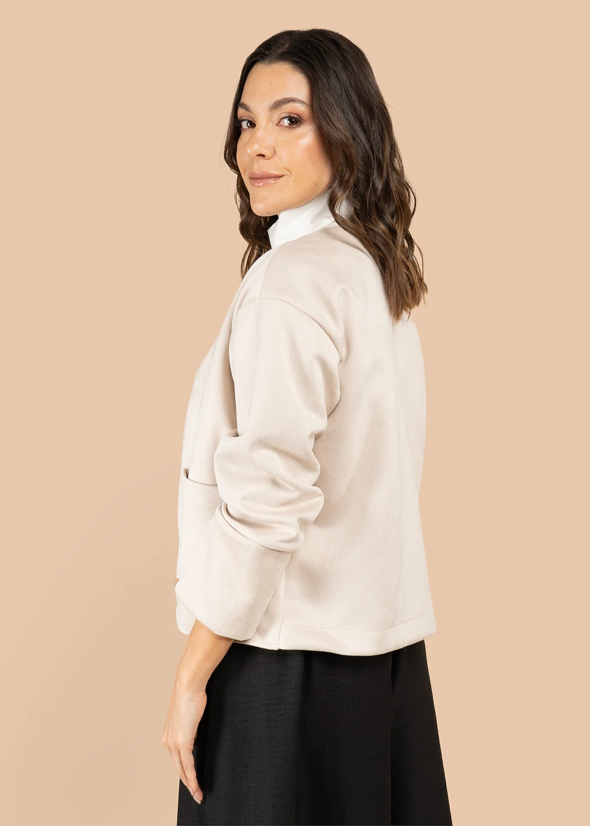 Chaqueta color beige con botones efecto carey 105835 - Image 3