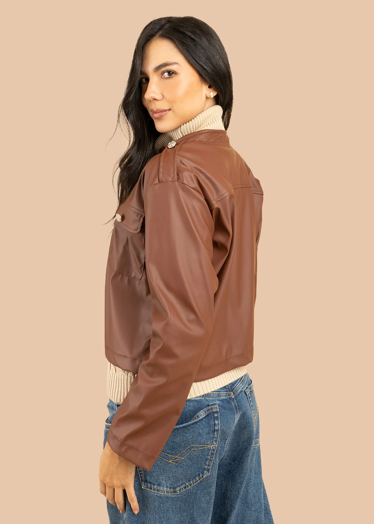 Chaqueta color café con efecto de cuero 106582 - Image 4