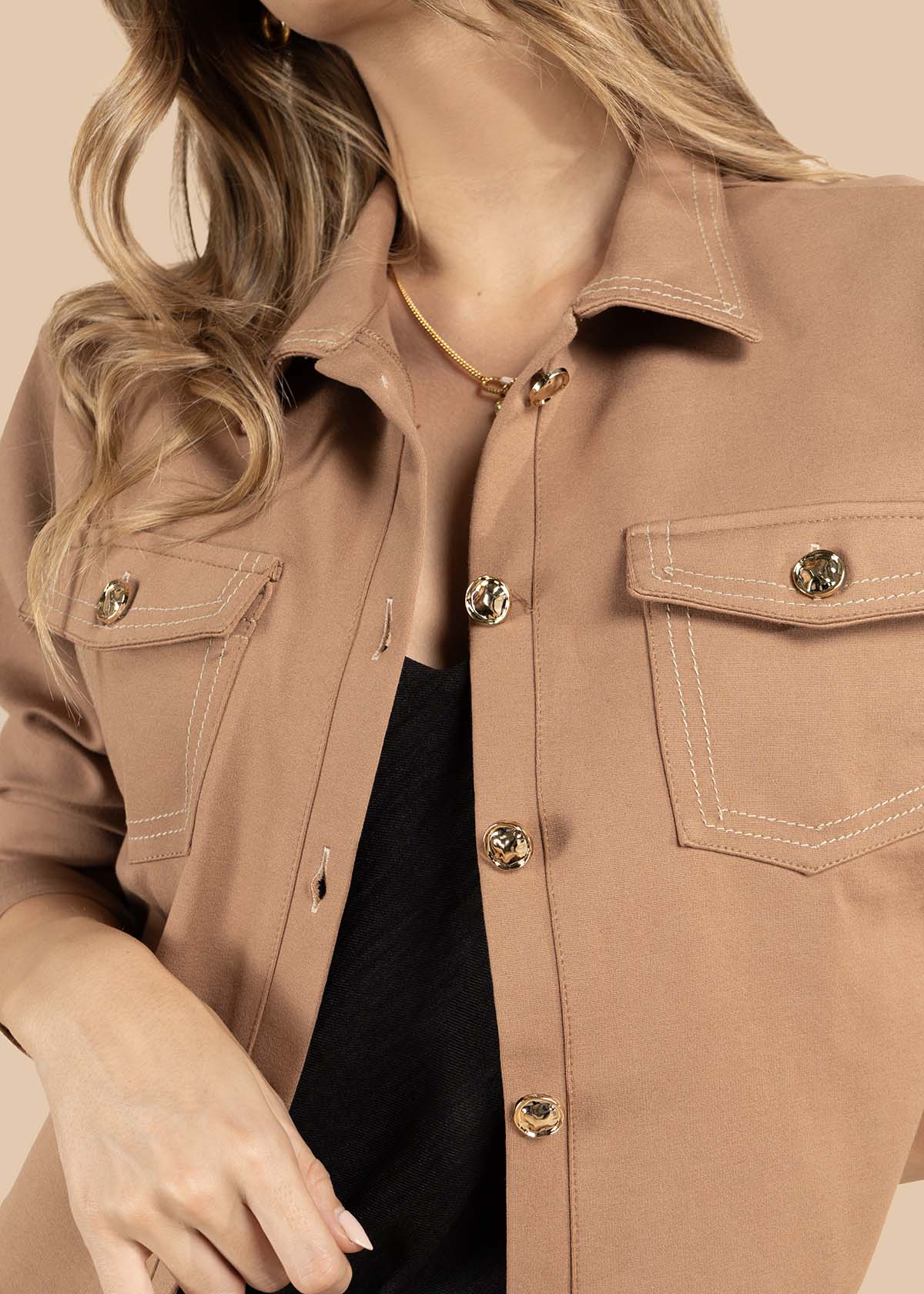 Chaqueta color camel con botones dorados y bolsillos frontales 105825 - Image 4