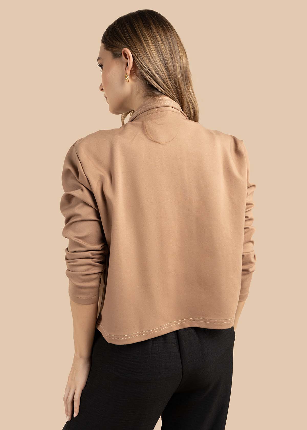 Chaqueta color camel con botones dorados y bolsillos frontales 105825 - Image 5