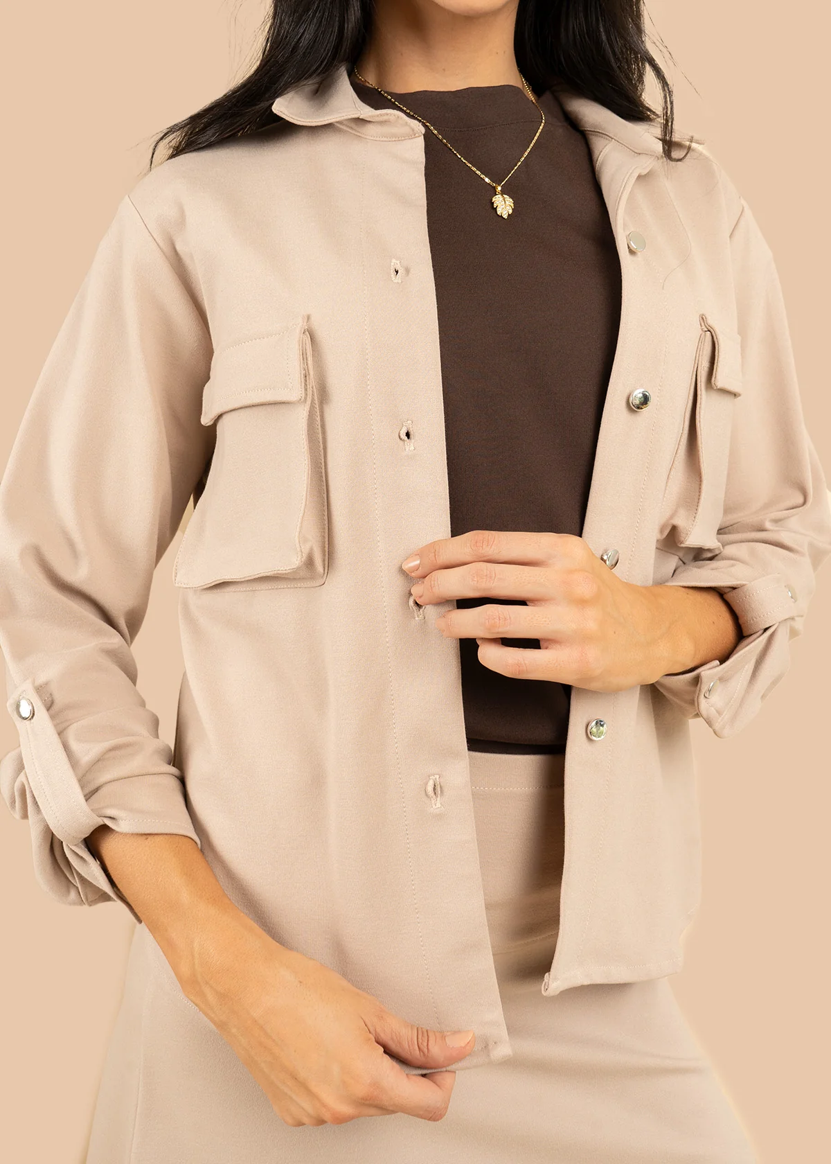 Chaqueta color camel con bolsillos delanteros y botones plateados 106601 - Image 3