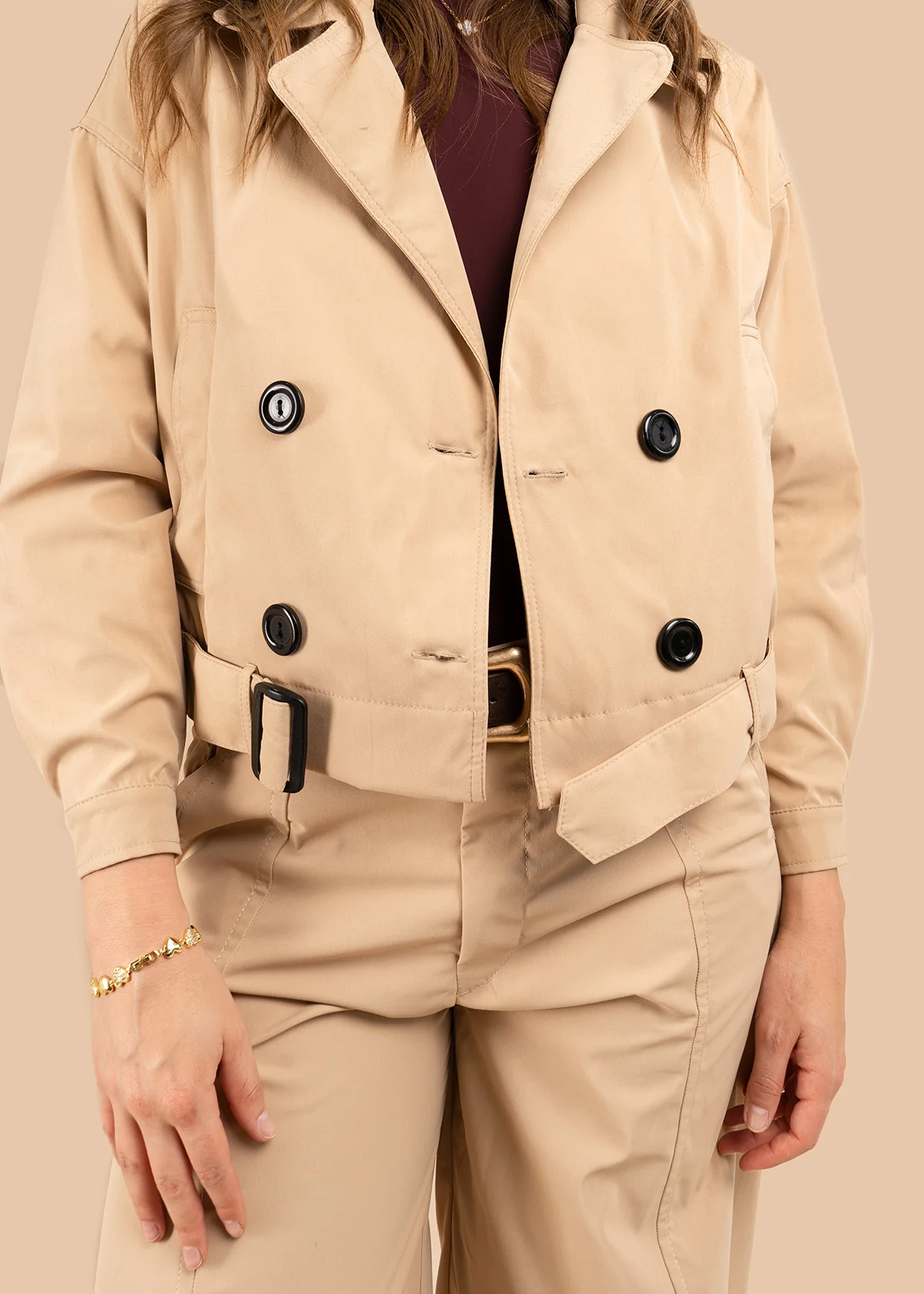 Chaqueta color caqui estilo trench corta con doble botonadura 106316 - Image 2