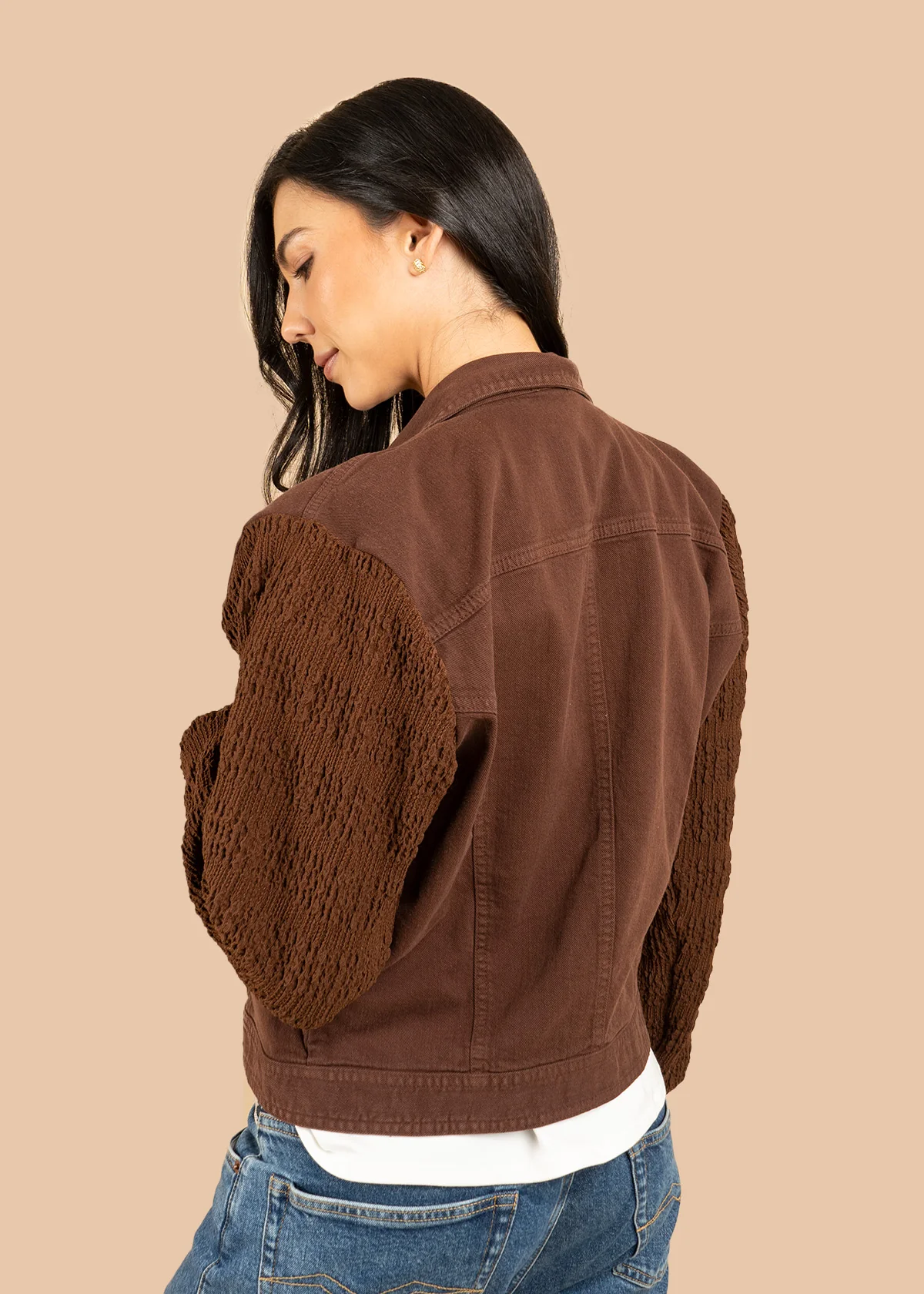 Chaqueta color chocolate con mangas texturizadas 106385 - Image 4