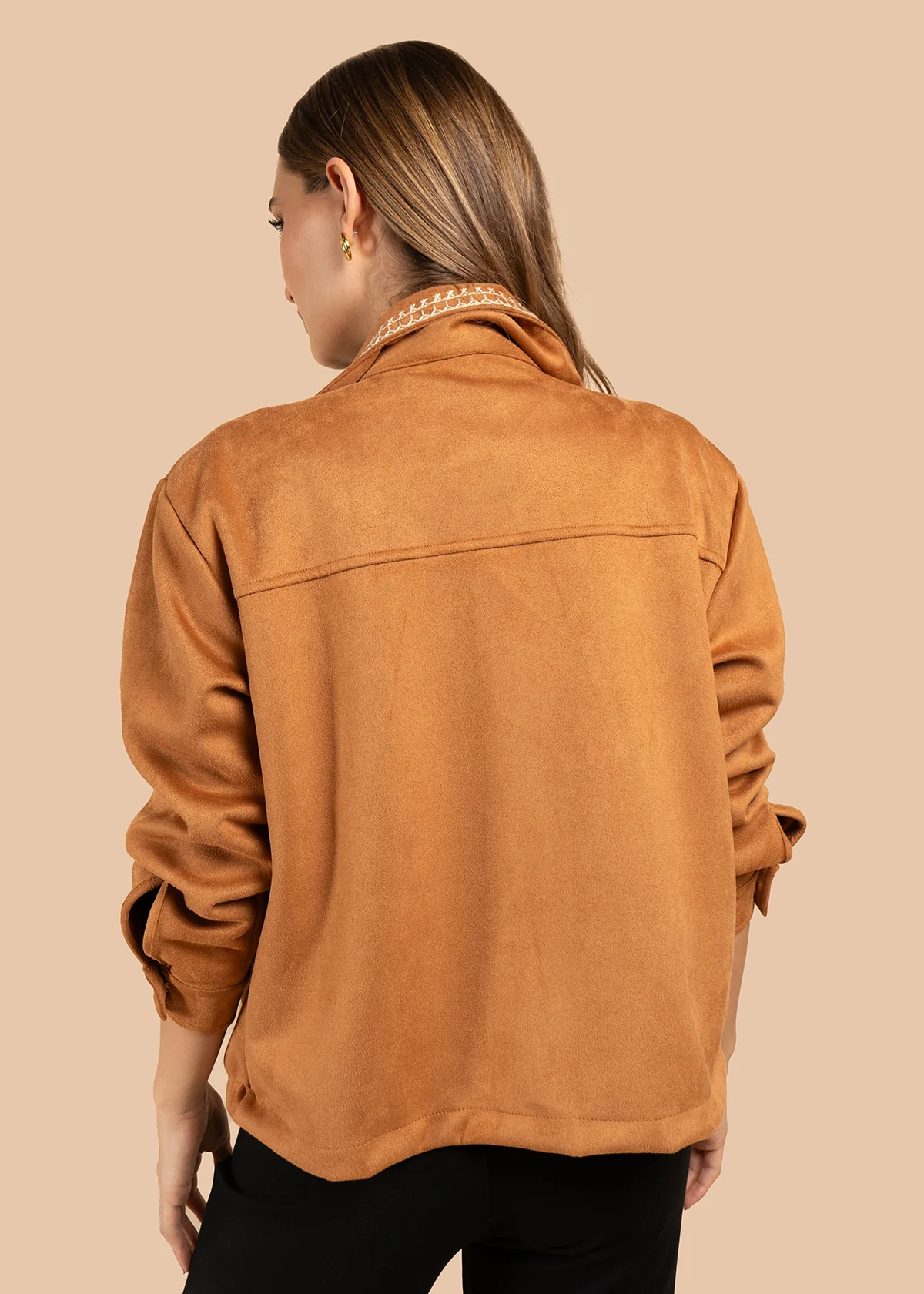 Chaqueta color miel con bolsillos frontales y bordado negro 105841 - Image 5
