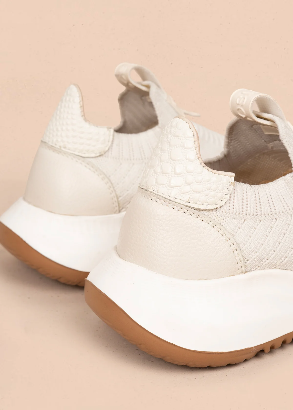 Tenis casuales en cuero color beige en malla 106114 - Image 6