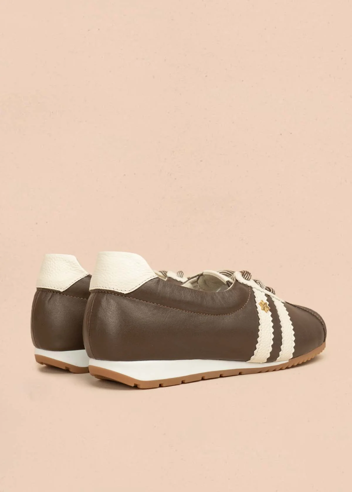 Deportivo en cuero color café estilo clásico y doble franja lateral 106031 - Image 5