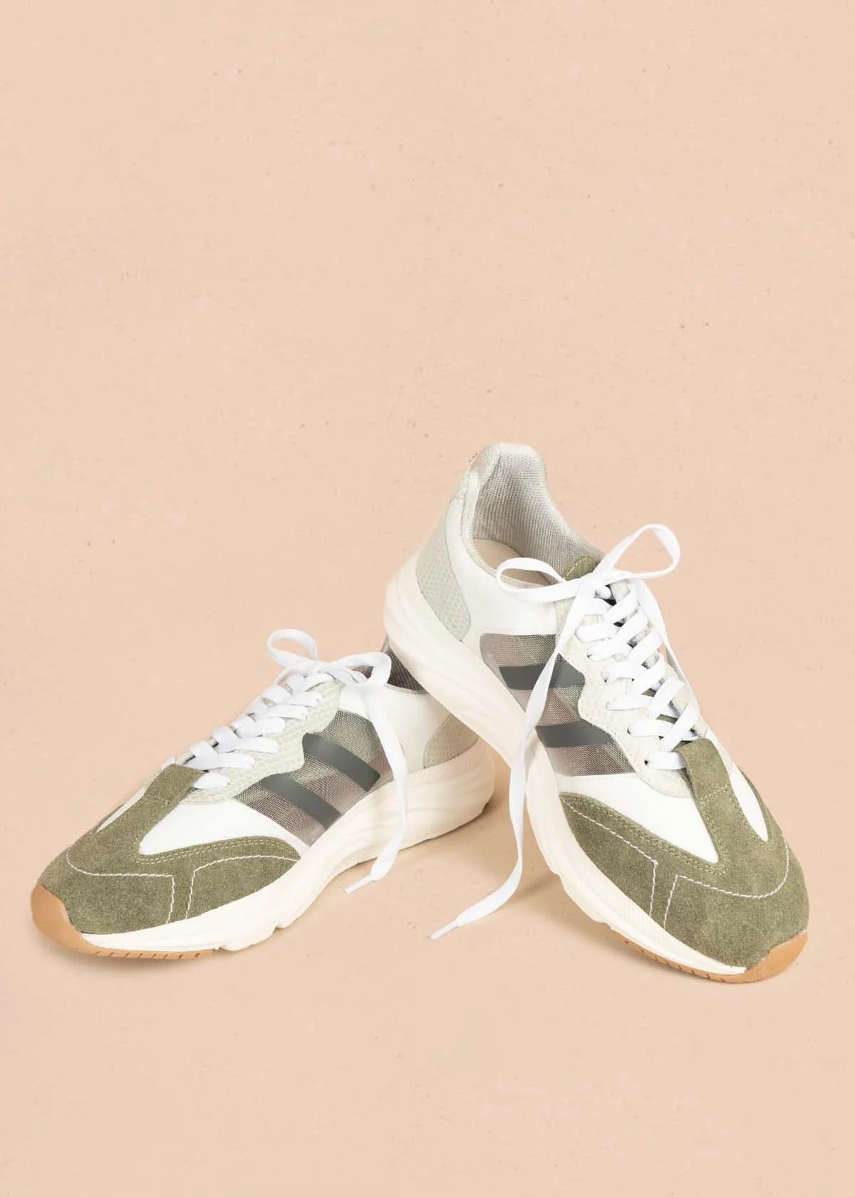 Tenis casuales en cuero color gris con capellada carnaza verde 106026 - Image 4