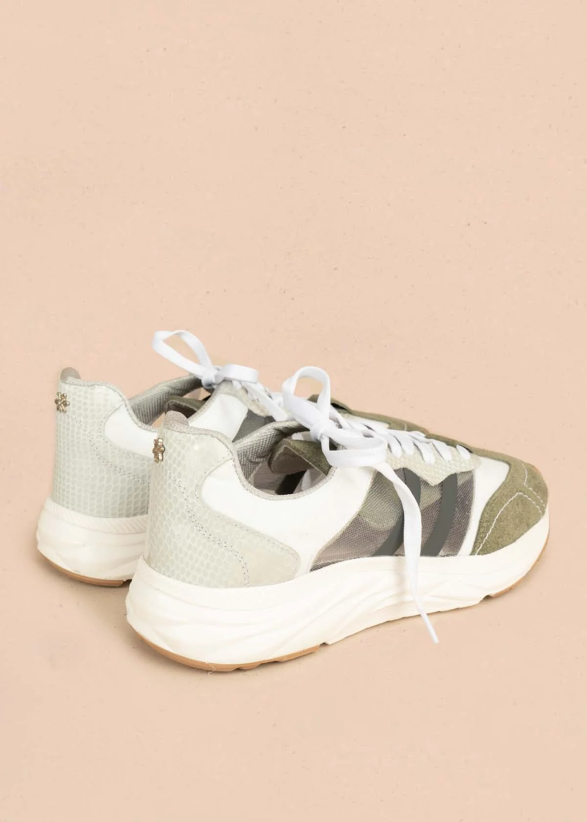 Tenis casuales en cuero color gris con capellada carnaza verde 106026 - Image 6