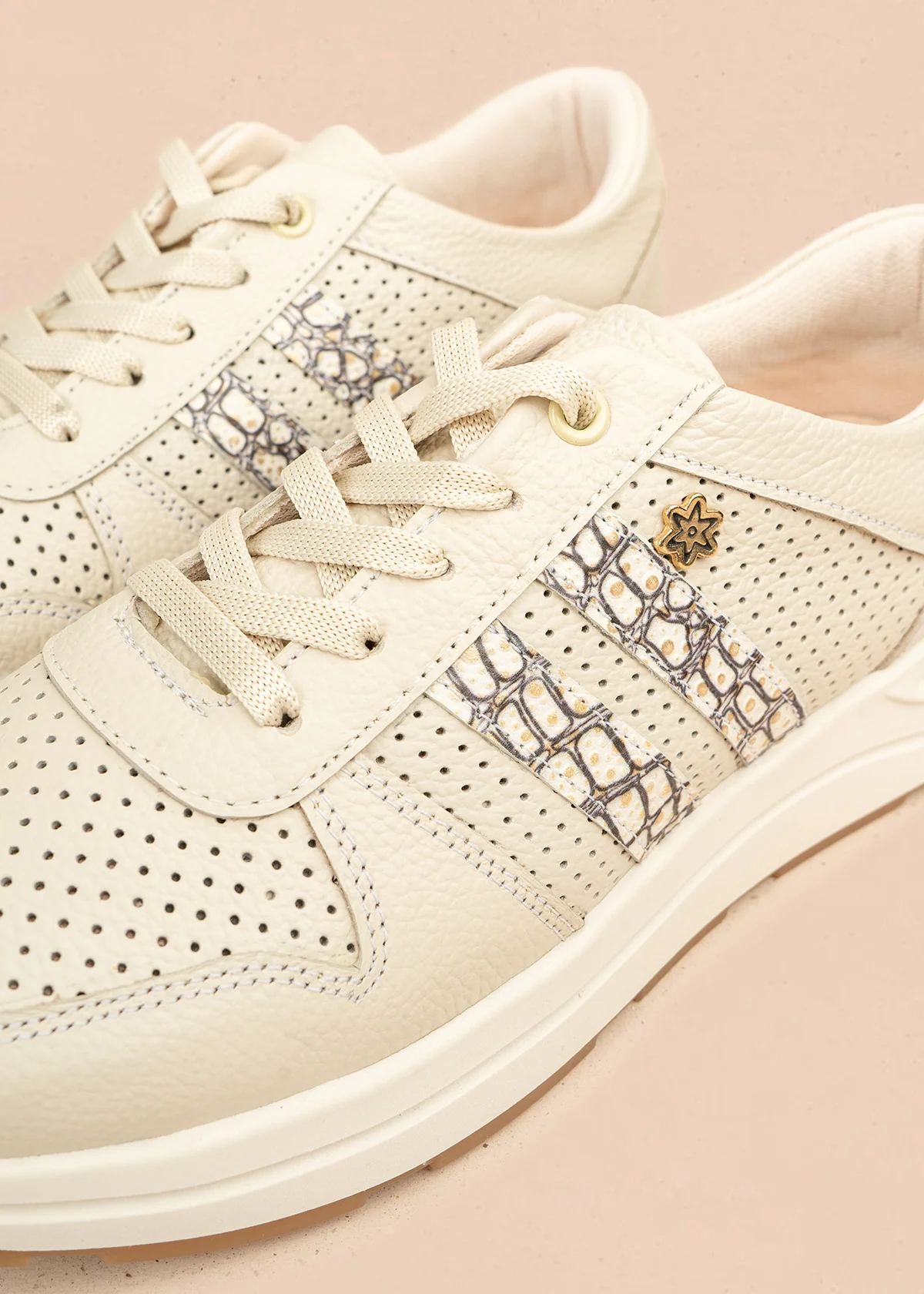 Tenis deportivos de cuero color marfil con textura pitón y microperforaciones 106553 - Image 4