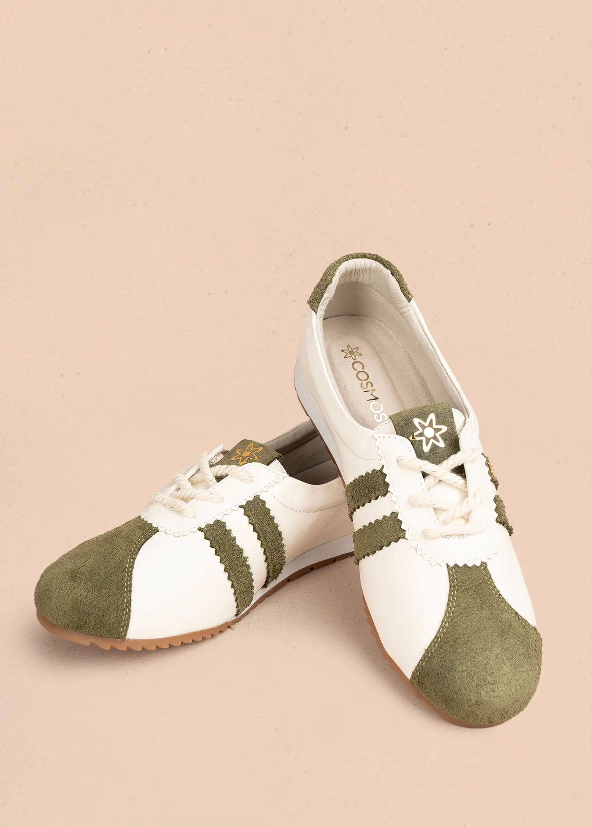 Deportivo en cuero color verde estilo clásico y doble franja lateral 106031 - Image 6