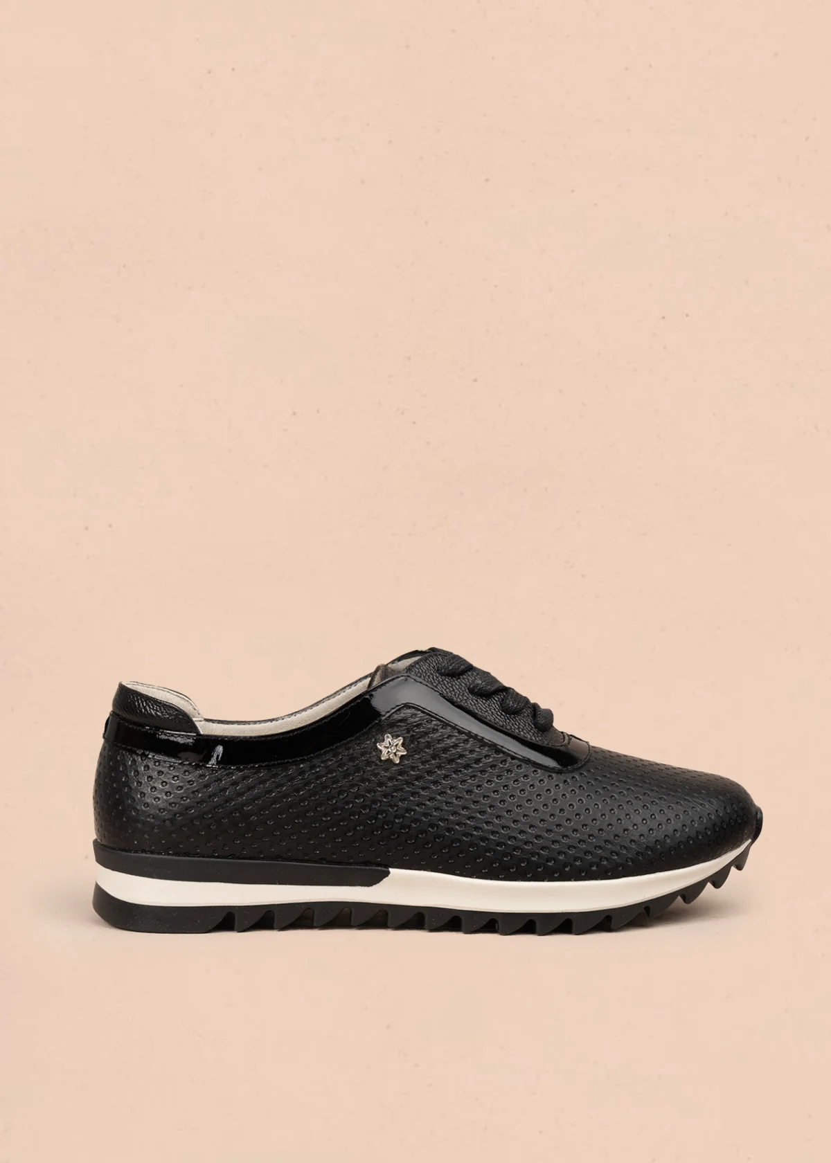 Deportivos casuales en cuero color negro 106021