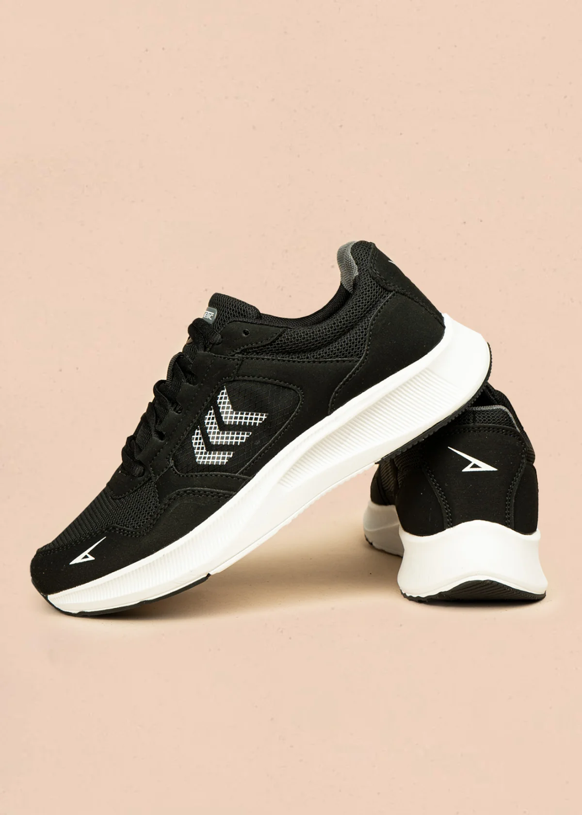 Tenis deportivos color negro blanco con malla en capellada 106444 - Image 3