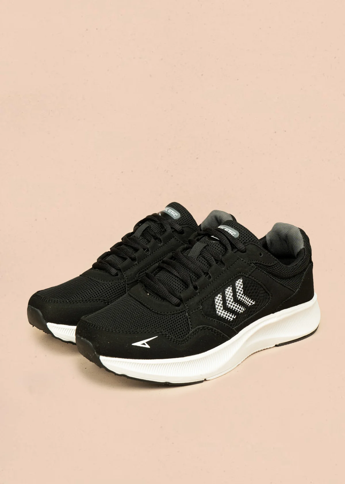 Tenis deportivos color negro blanco con malla en capellada 106444 - Image 4