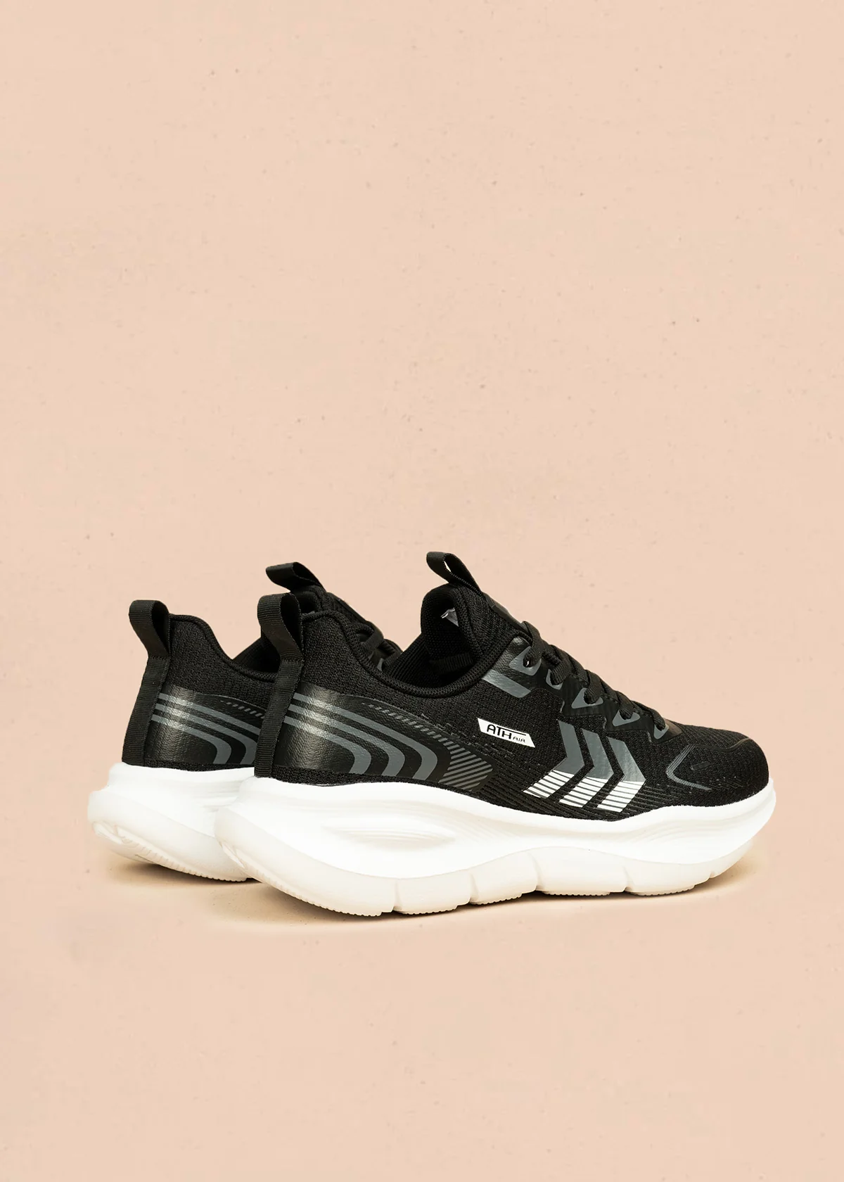 Tenis deportivos color negro con suela blanca y detalles grises 106448 - Image 4