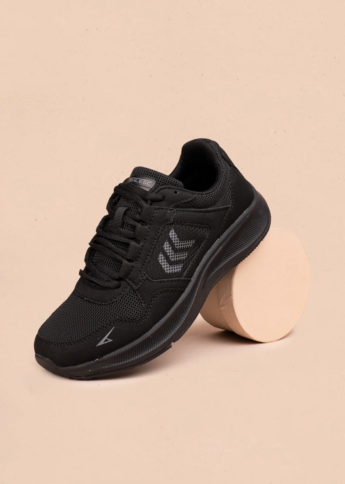 Tenis deportivos color negro con malla en capellada 106444 - Image 2