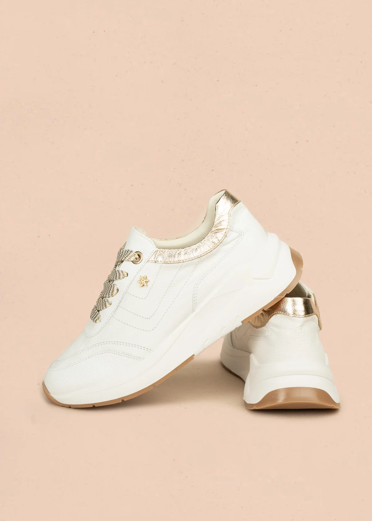 Tenis deportivos de cuero color blanco con bordes champaña 106470 - Image 4
