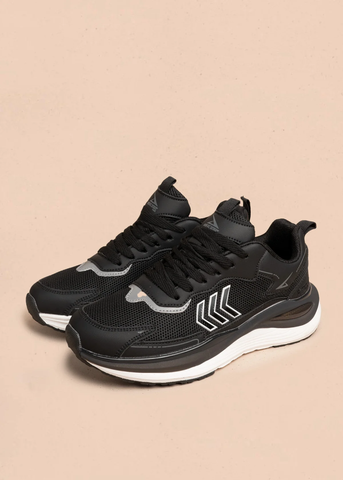 Tenis deportivos negros con suela cámara de aire 106773 - Image 2