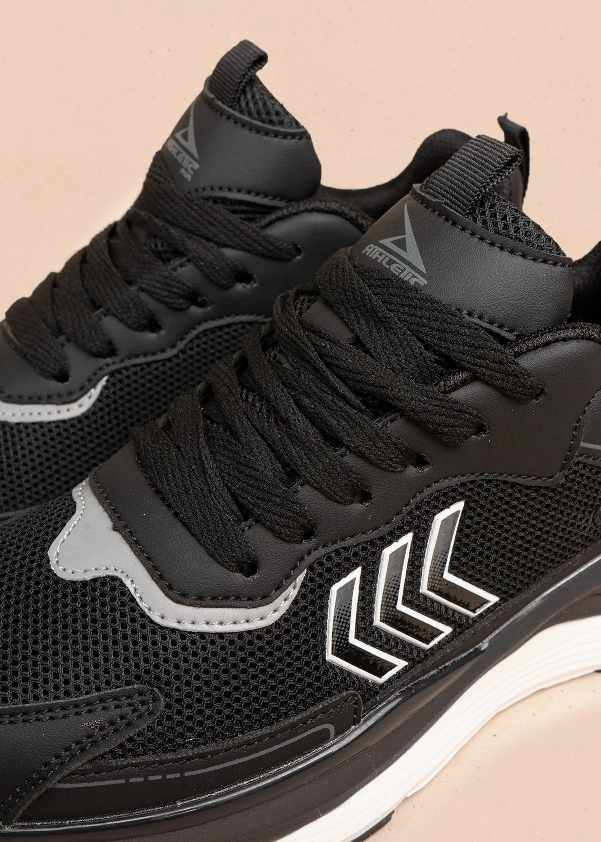 Tenis deportivos negros con suela cámara de aire 106773 - Image 3
