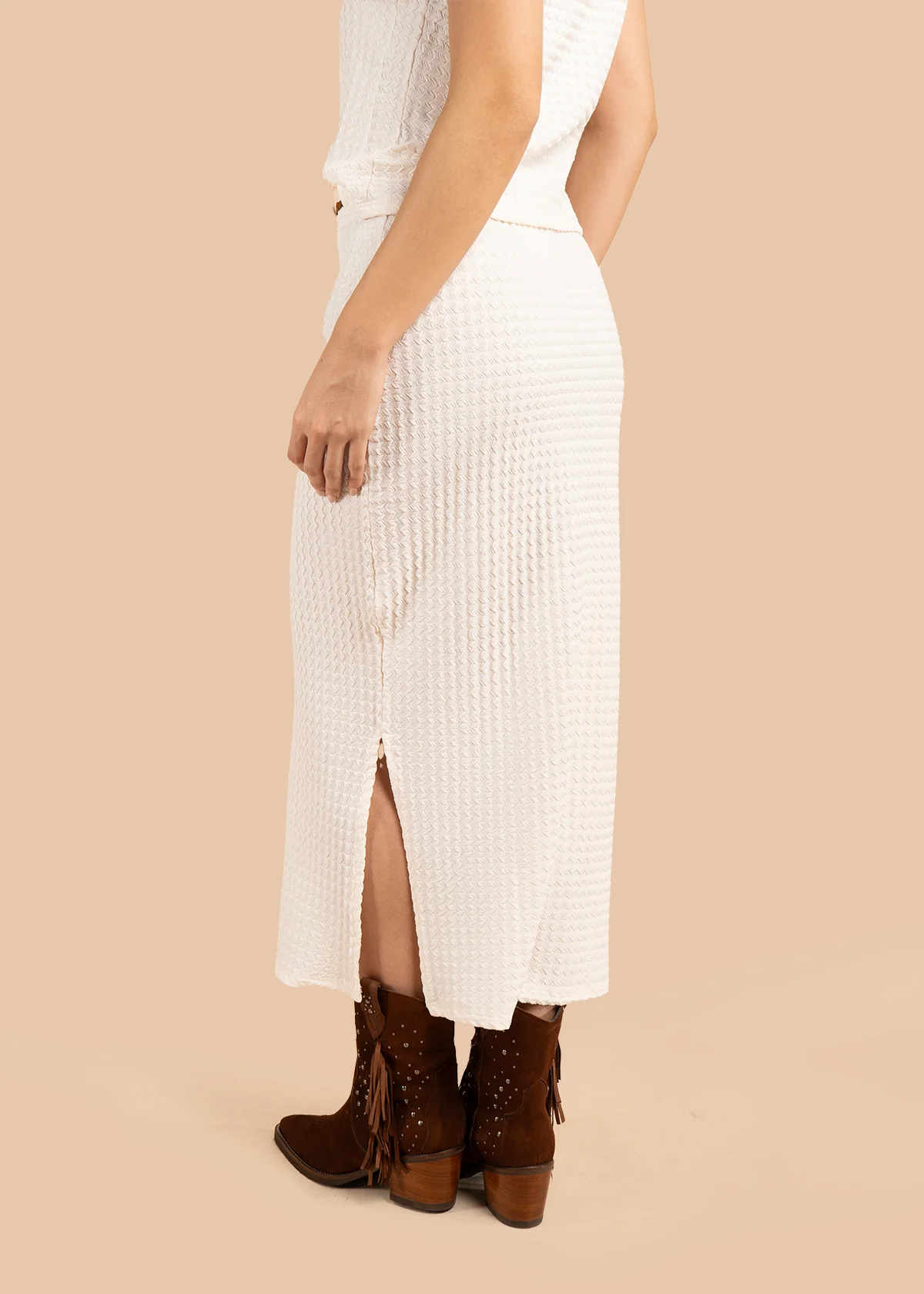 Falda color beige con textura y lazo con borlas 105831 - Image 3