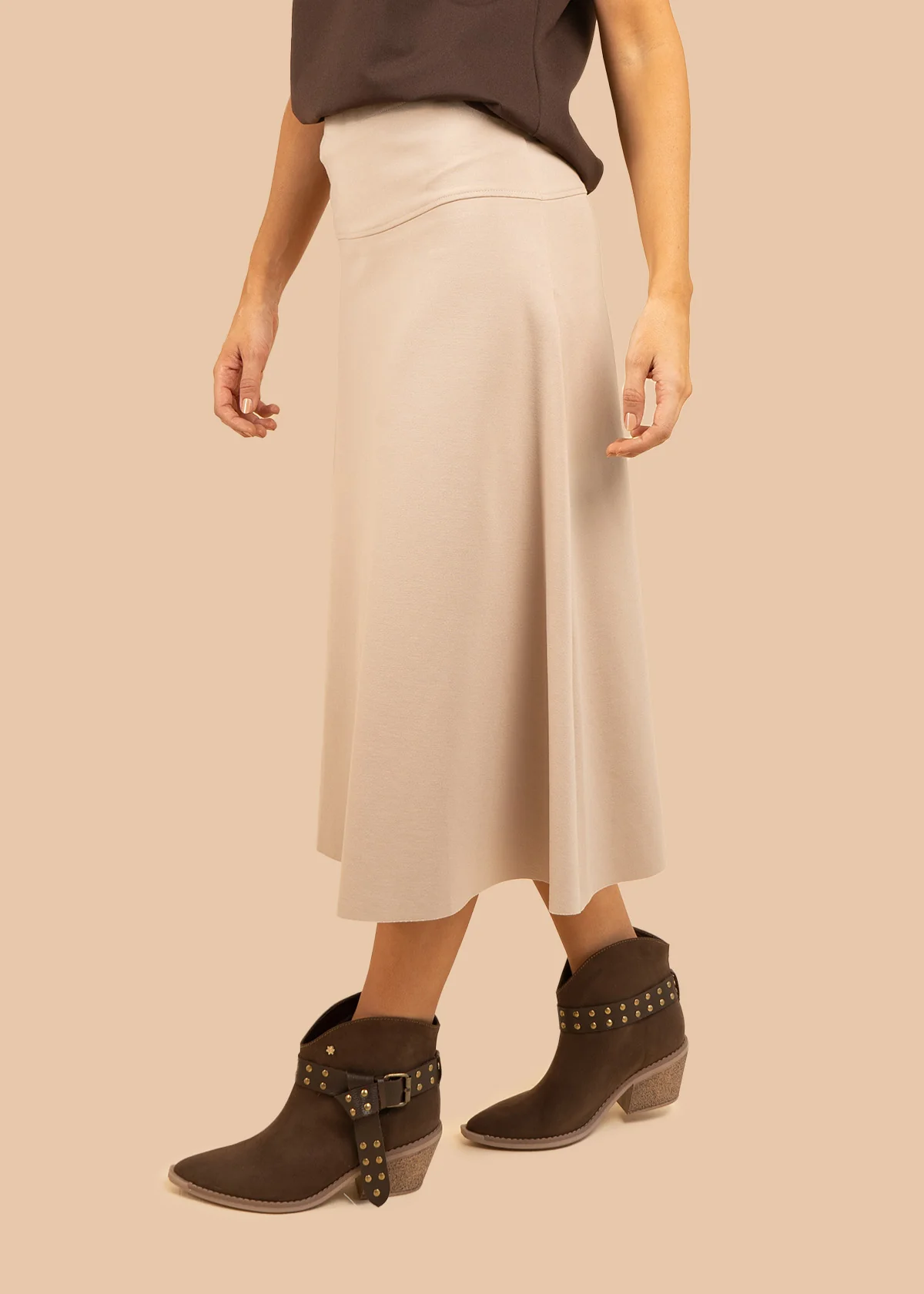 Falda midi color negro silueta tipo A 106591 - Image 4