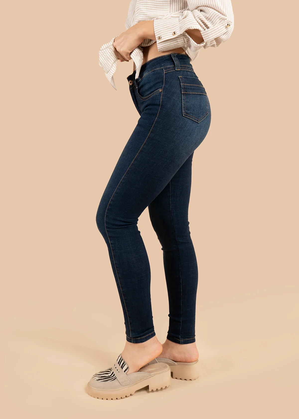 Jean color azul con corte skinny y ajuste al tobillo 106012 - Image 3