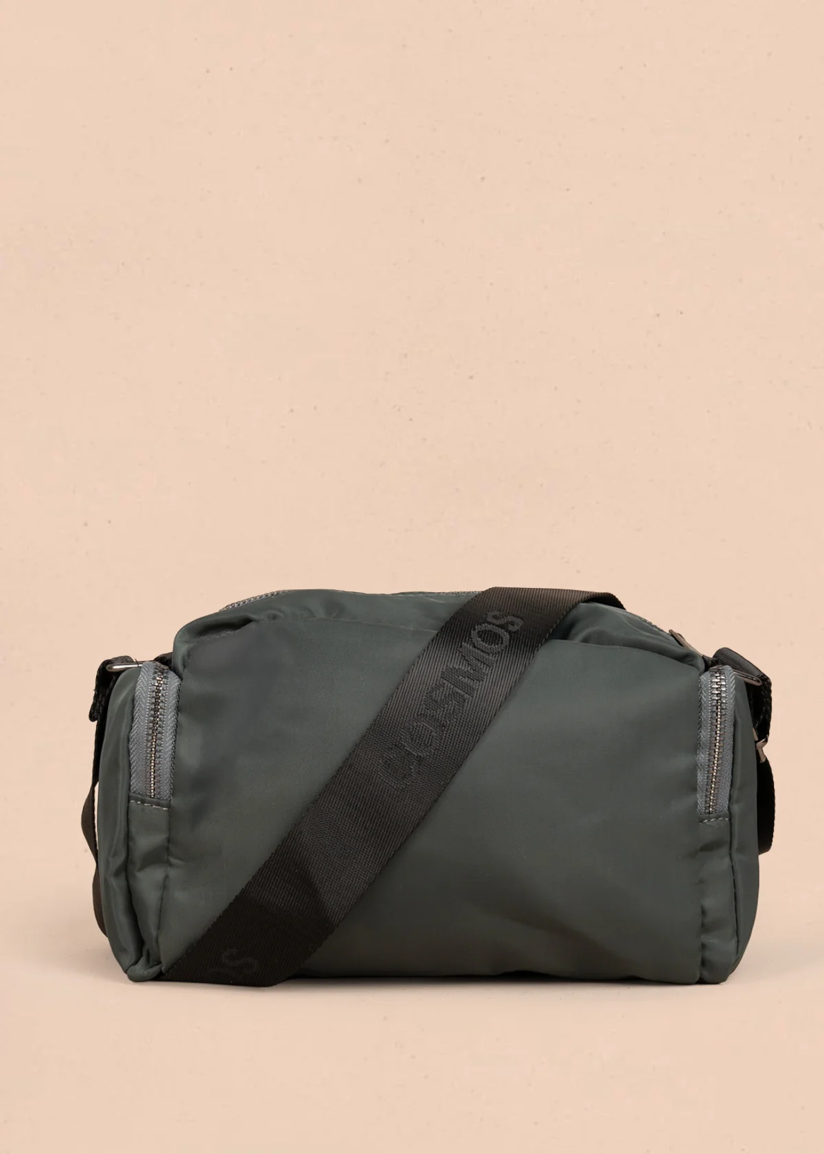 Bolso manos libres color verde con bolsillos laterales y frontal 106294 - Image 5