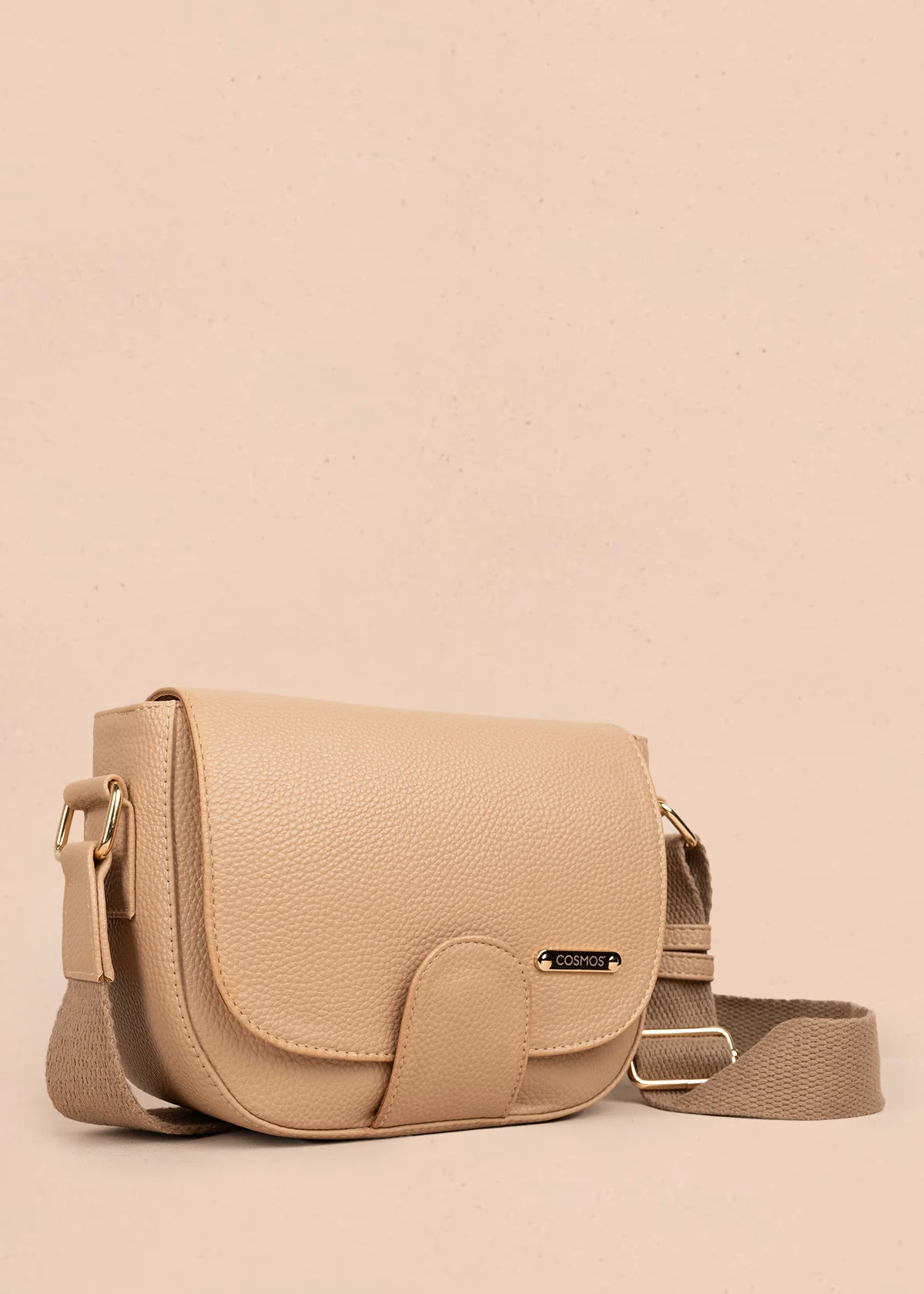 Bolso manos libres color arena con acabado texturizado 106962 - Image 3