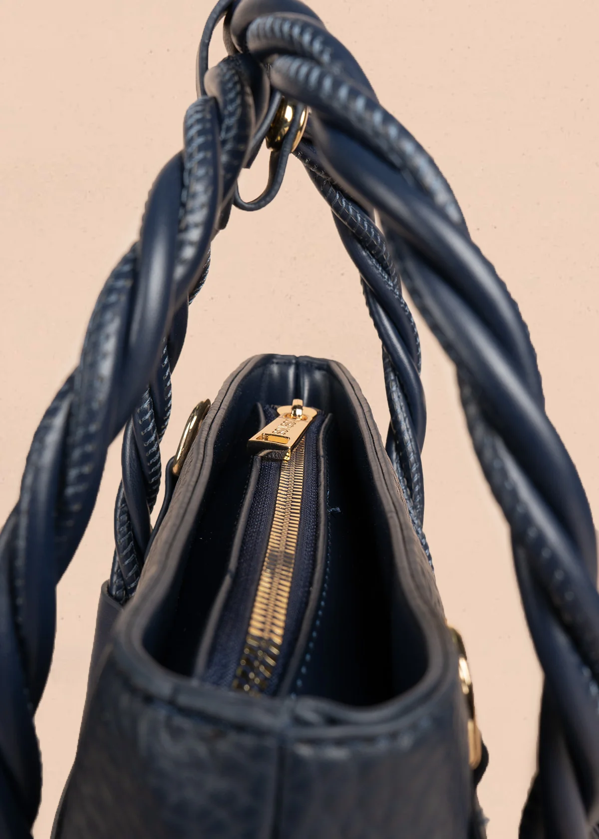 Bolso manos libres color azul con asas trenzadas 106789 - Image 3