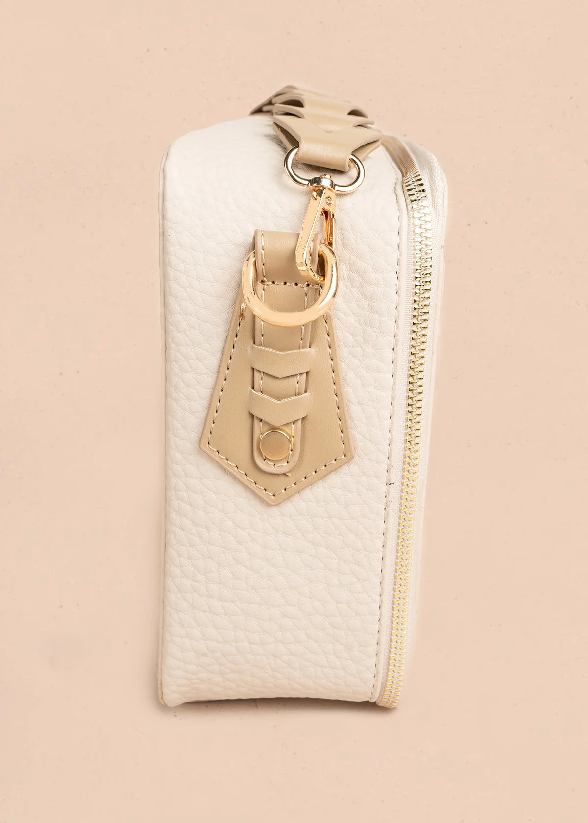Bolso manos libres color beige texturizado 106787 - Image 3