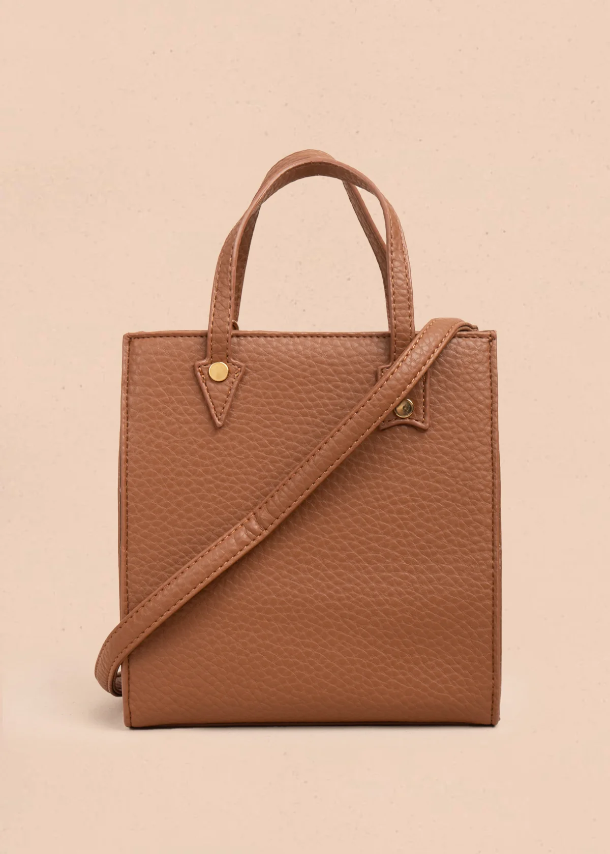 Bolso manos libres color miel con llavero 106984 - Image 4