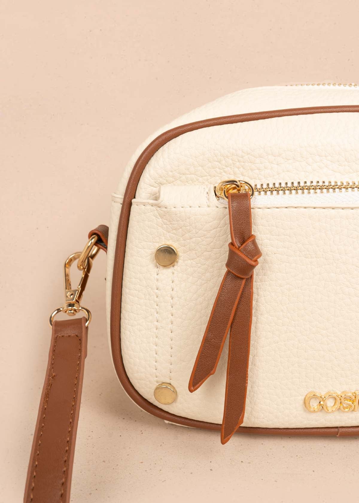 Bolso manos libres color crema bicolor con ribete y tachuelas doradas 106332 - Image 4