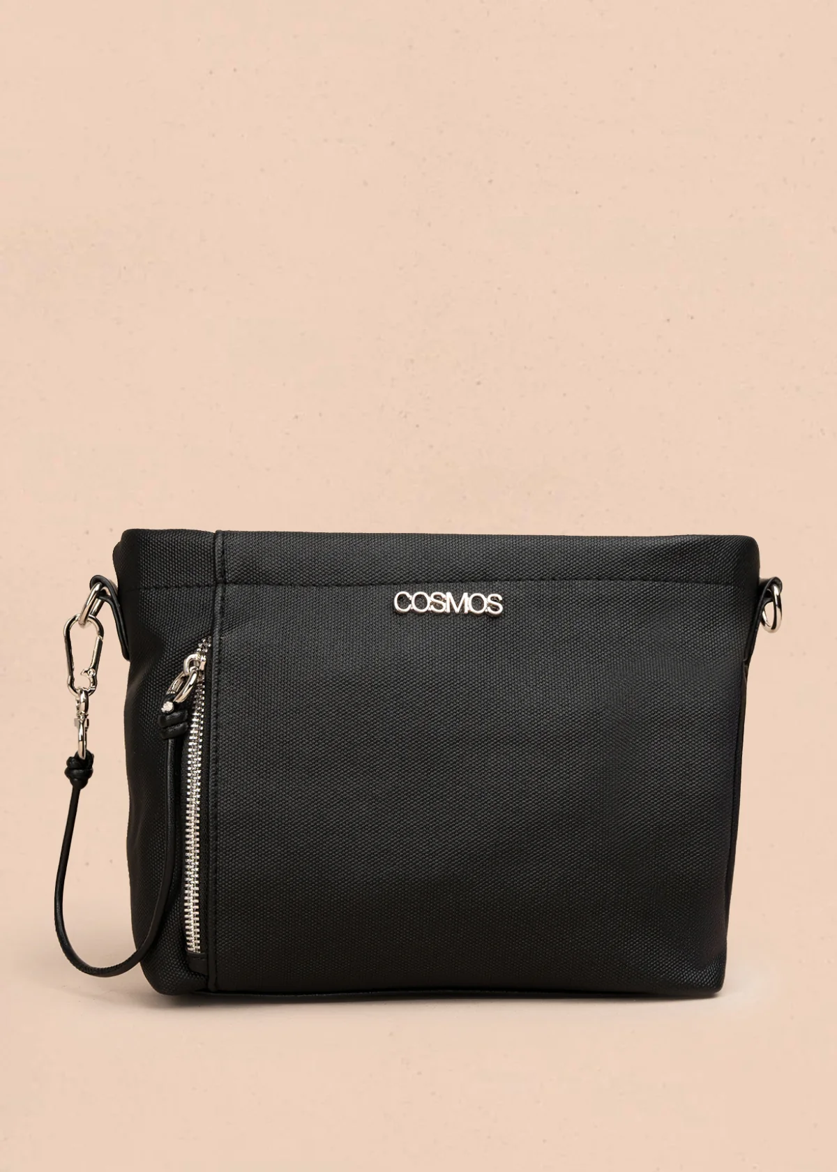 Bolso manos libres color negro con asa negra y bolsillo frontal 106982