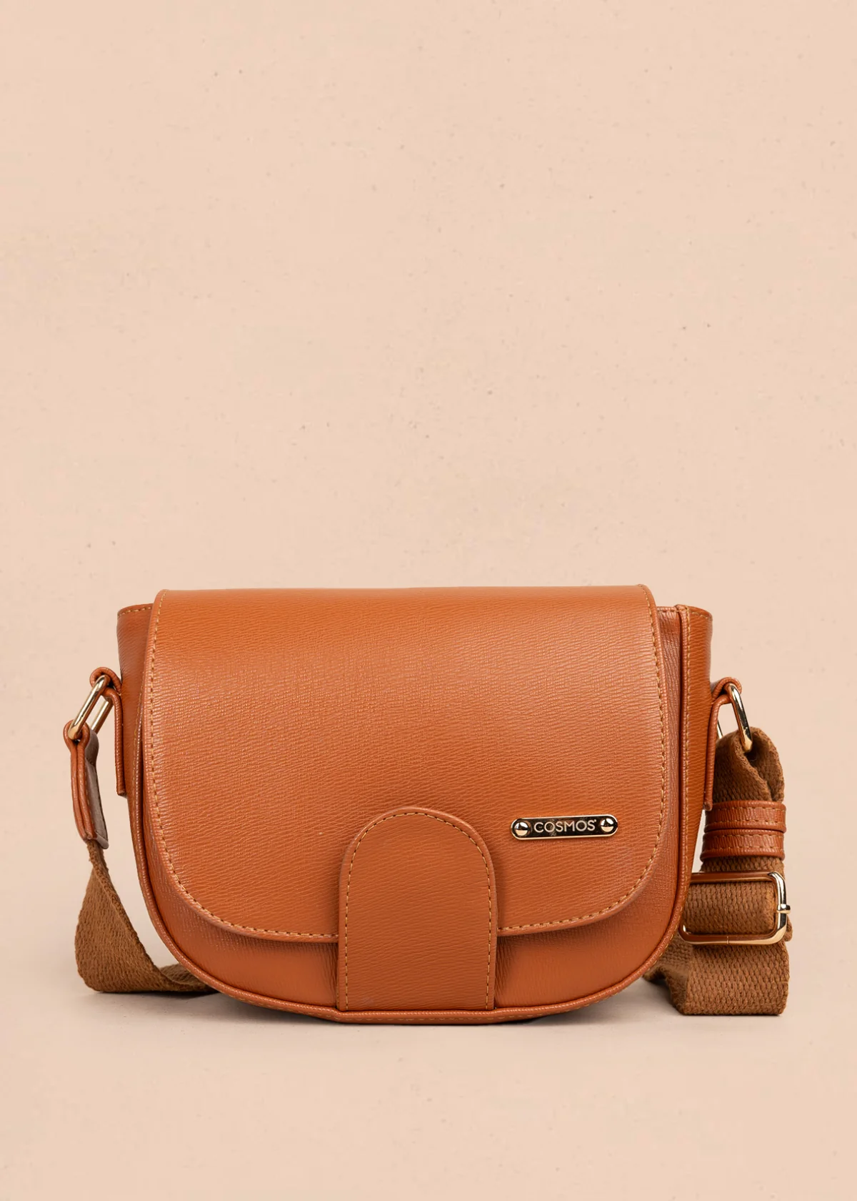 Bolso manos libres color miel con acabado texturizado 106962