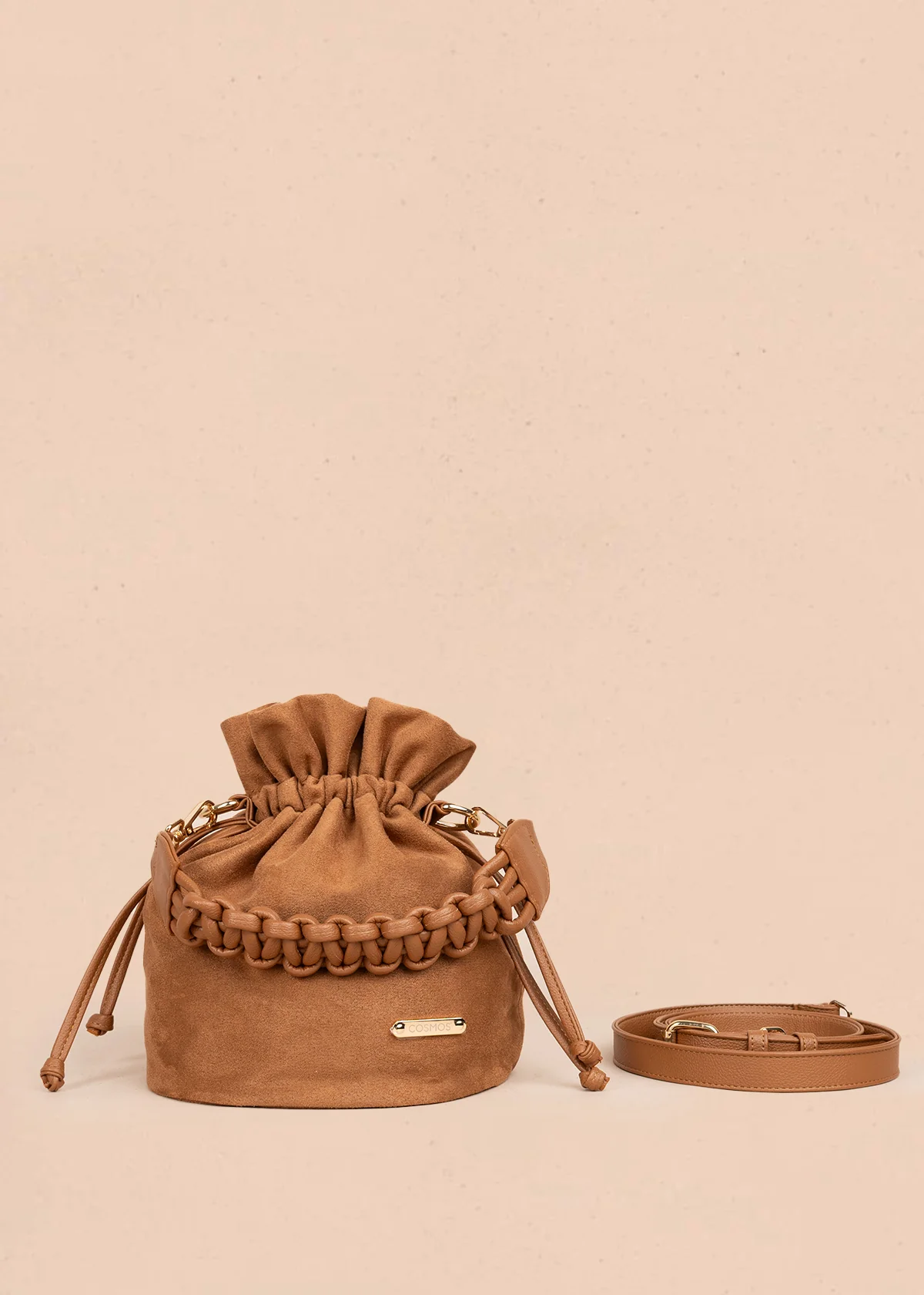 Bolso manos libres color miel con asa trenzada 106963