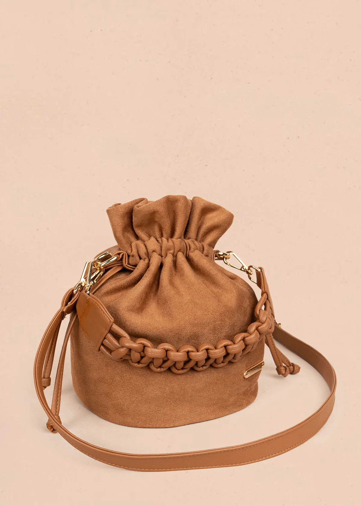 Bolso manos libres color miel con asa trenzada 106963 - Image 4